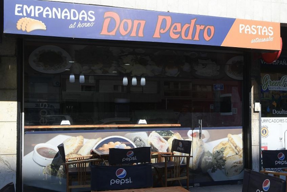 De Solymar a España: Don Pedro lleva sus empanadas a Girona y la Costa Brava