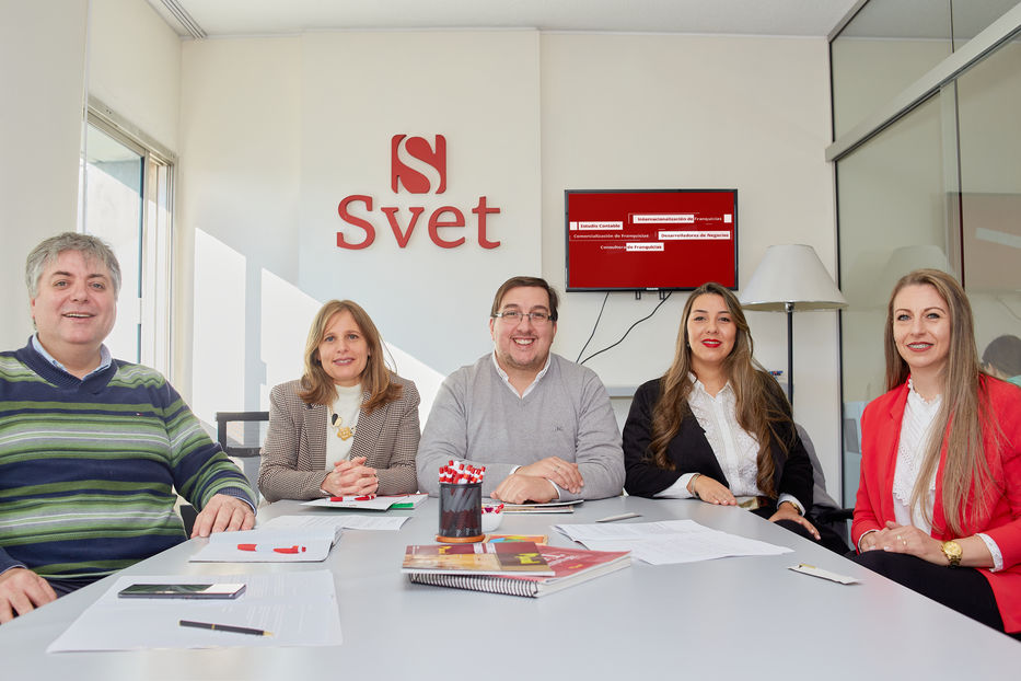 La marca uruguaya Marcel Calzados crece de la mano de Estudio Svet