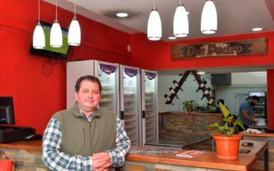 Buscaba complementar su sueldo y hoy vende unas 35.000 empanadas al mes y abrió en España