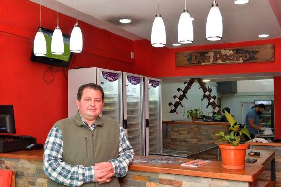 Buscaba complementar su sueldo y hoy vende unas 35.000 empanadas al mes y abrió en España
